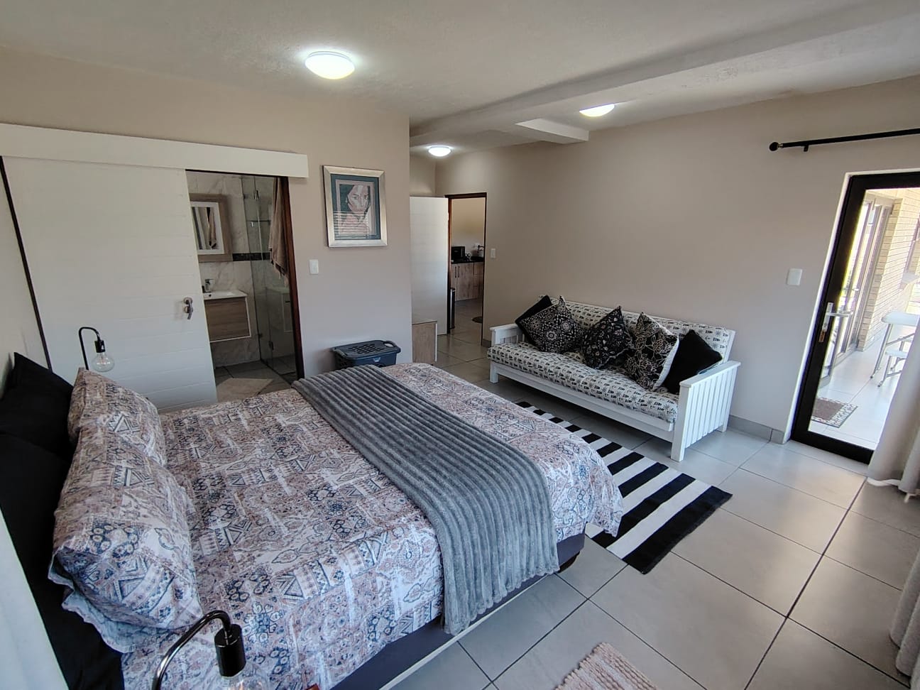 Luxury Main Suite at De Brakke Guesthouse